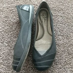 Black cushioned flats